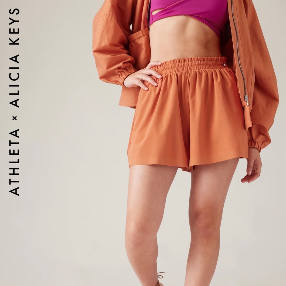 NWT Athleta X Alicia Keys Enlighten Up Flutter Shorts